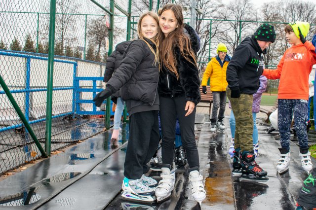 Sezon łyżwiarski na strzegomskim „Białym Orliku” ponownie zainaugurowany. 