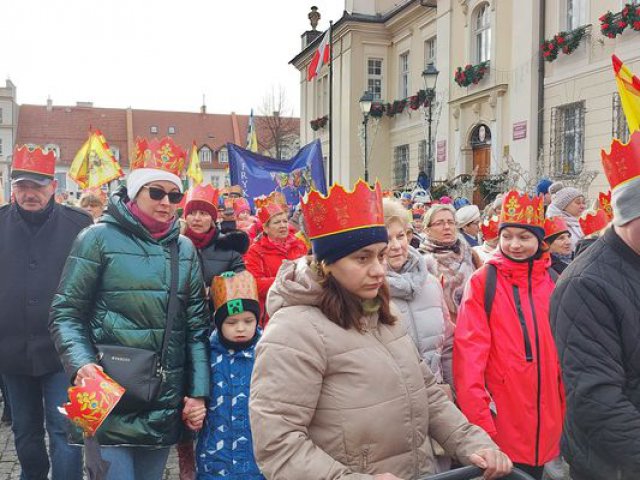 [FOTO] Barwny Orszak Trzech Króli przeszedł przez Świebodzice