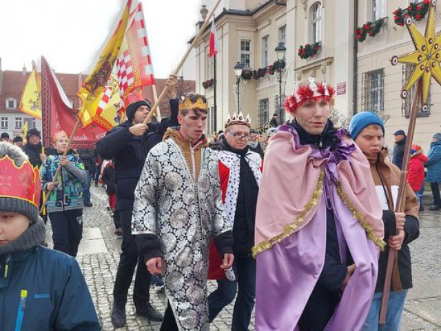 [FOTO] Barwny Orszak Trzech Króli przeszedł przez Świebodzice