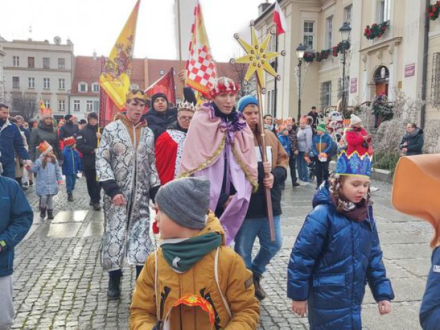 [FOTO] Barwny Orszak Trzech Króli przeszedł przez Świebodzice