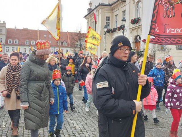 [FOTO] Barwny Orszak Trzech Króli przeszedł przez Świebodzice