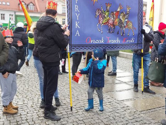 [FOTO] Barwny Orszak Trzech Króli przeszedł przez Świebodzice