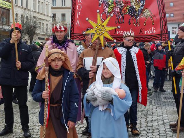 [FOTO] Barwny Orszak Trzech Króli przeszedł przez Świebodzice