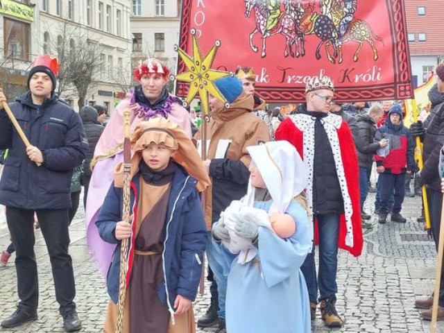 [FOTO] Barwny Orszak Trzech Króli przeszedł przez Świebodzice