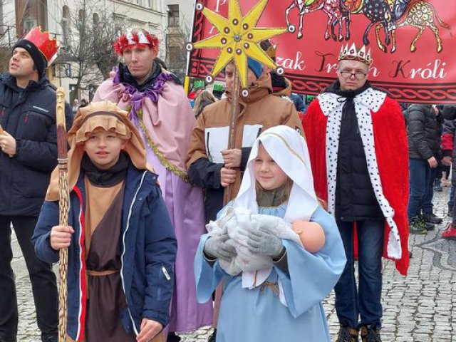 [FOTO] Barwny Orszak Trzech Króli przeszedł przez Świebodzice