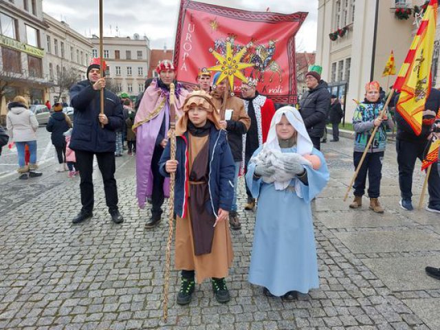 [FOTO] Barwny Orszak Trzech Króli przeszedł przez Świebodzice