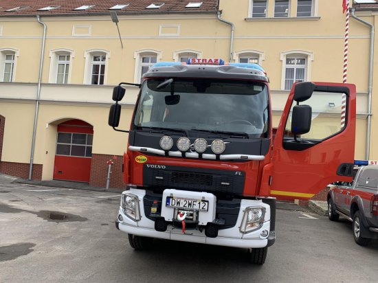 Nowy, pierwszowyjazdowy wóz strażacki trafił do OSP w Świdnicy