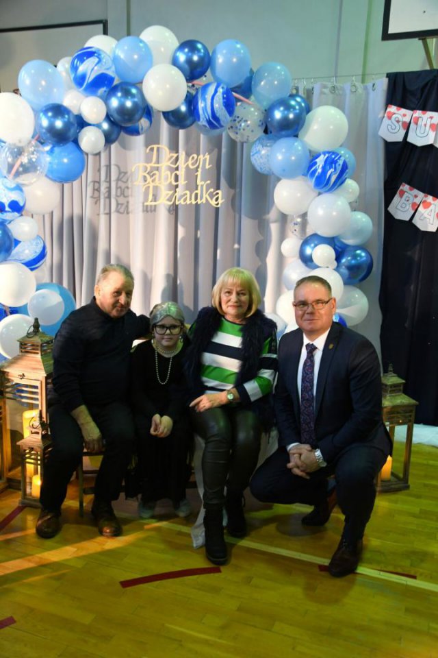 Dzień Babci i Dziadka w Szkole Podstawowej w Marcinowicach [Foto]