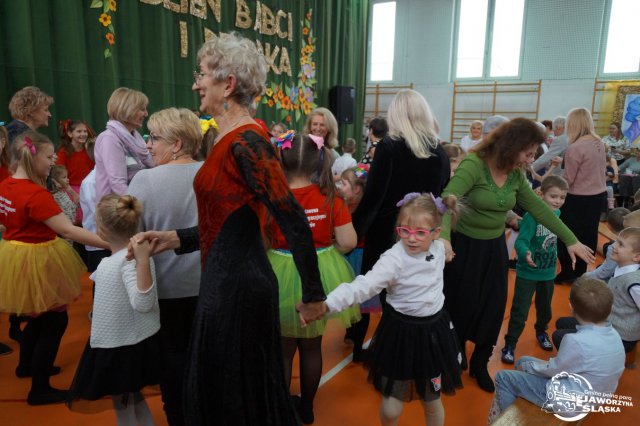 Przedstawienie z okazji Dnia Babci i Dziadka w Starym Jaworowie [Foto]