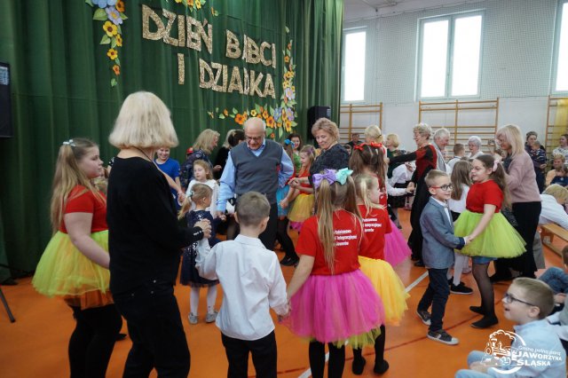 Przedstawienie z okazji Dnia Babci i Dziadka w Starym Jaworowie [Foto]