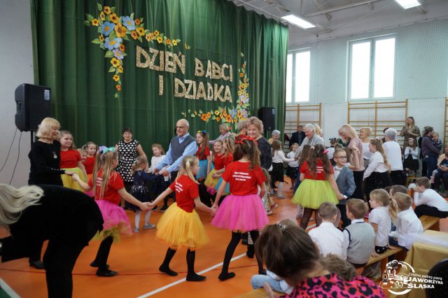 Przedstawienie z okazji Dnia Babci i Dziadka w Starym Jaworowie [Foto]