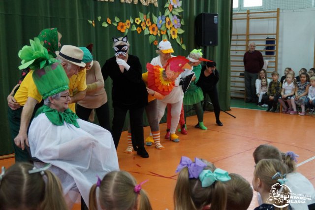 Przedstawienie z okazji Dnia Babci i Dziadka w Starym Jaworowie [Foto]