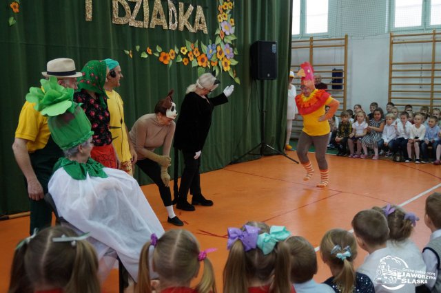Przedstawienie z okazji Dnia Babci i Dziadka w Starym Jaworowie [Foto]