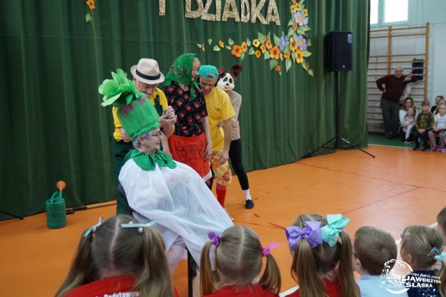 Przedstawienie z okazji Dnia Babci i Dziadka w Starym Jaworowie [Foto]