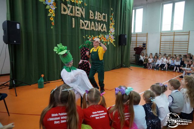 Przedstawienie z okazji Dnia Babci i Dziadka w Starym Jaworowie [Foto]