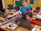 Dzieci ze Szkoły Podstawowej w Mokrzeszowie poznawały tajniki robotyki i elektroniki [Foto]