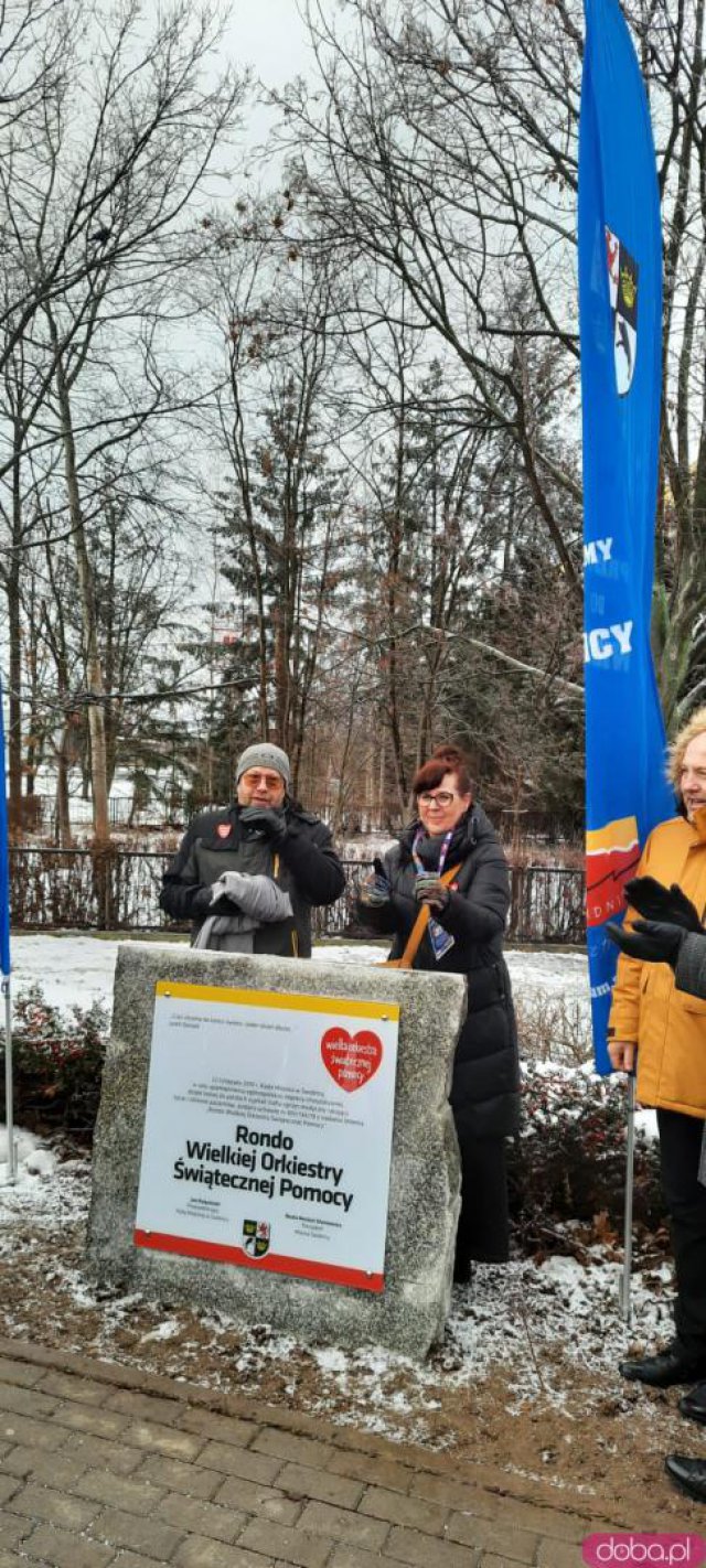 [FOTO] Uroczyście odsłonili tablicę i  namalowali serce w Świdnicy 