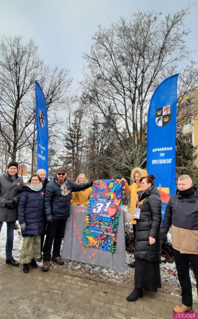 [FOTO] Uroczyście odsłonili tablicę i  namalowali serce w Świdnicy 