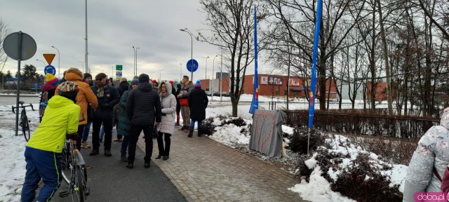 [FOTO] Uroczyście odsłonili tablicę i  namalowali serce w Świdnicy 