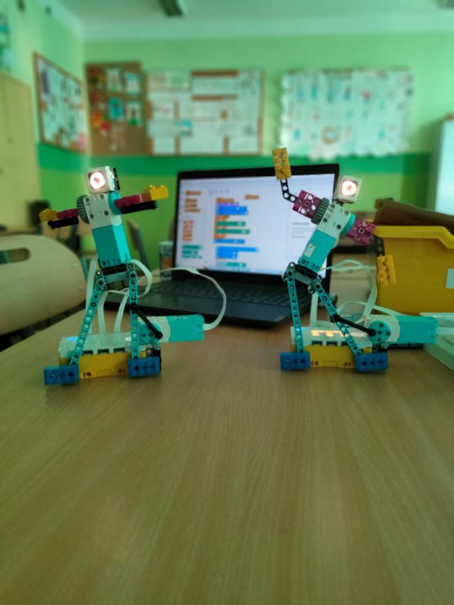 Nauka z robotami: „Laboratoria Przyszłości” w szkołach