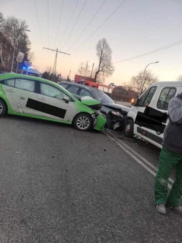 [FOTO] Kompletnie pijany kierowca spowodował kolizję trzech aut