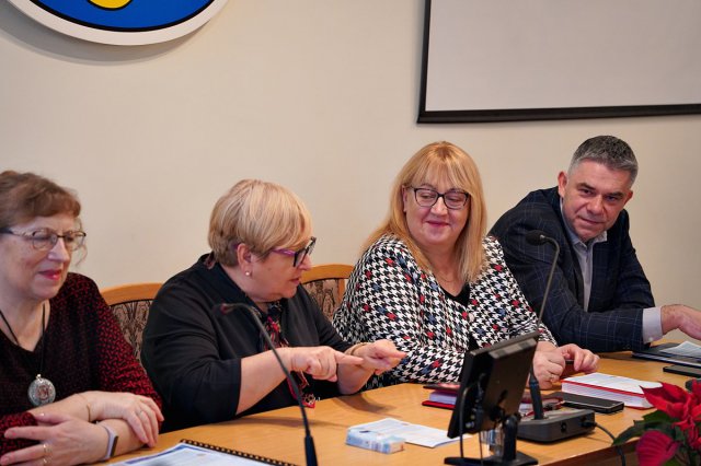 Żywa lekcja o samorządzie z wójt Mazurek. Młodzież zadawała pytania