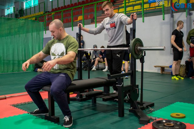 Zawody w wyciskaniu sztangi leżąc za nami [Foto]