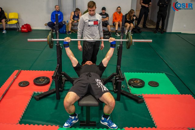 Zawody w wyciskaniu sztangi leżąc za nami [Foto]