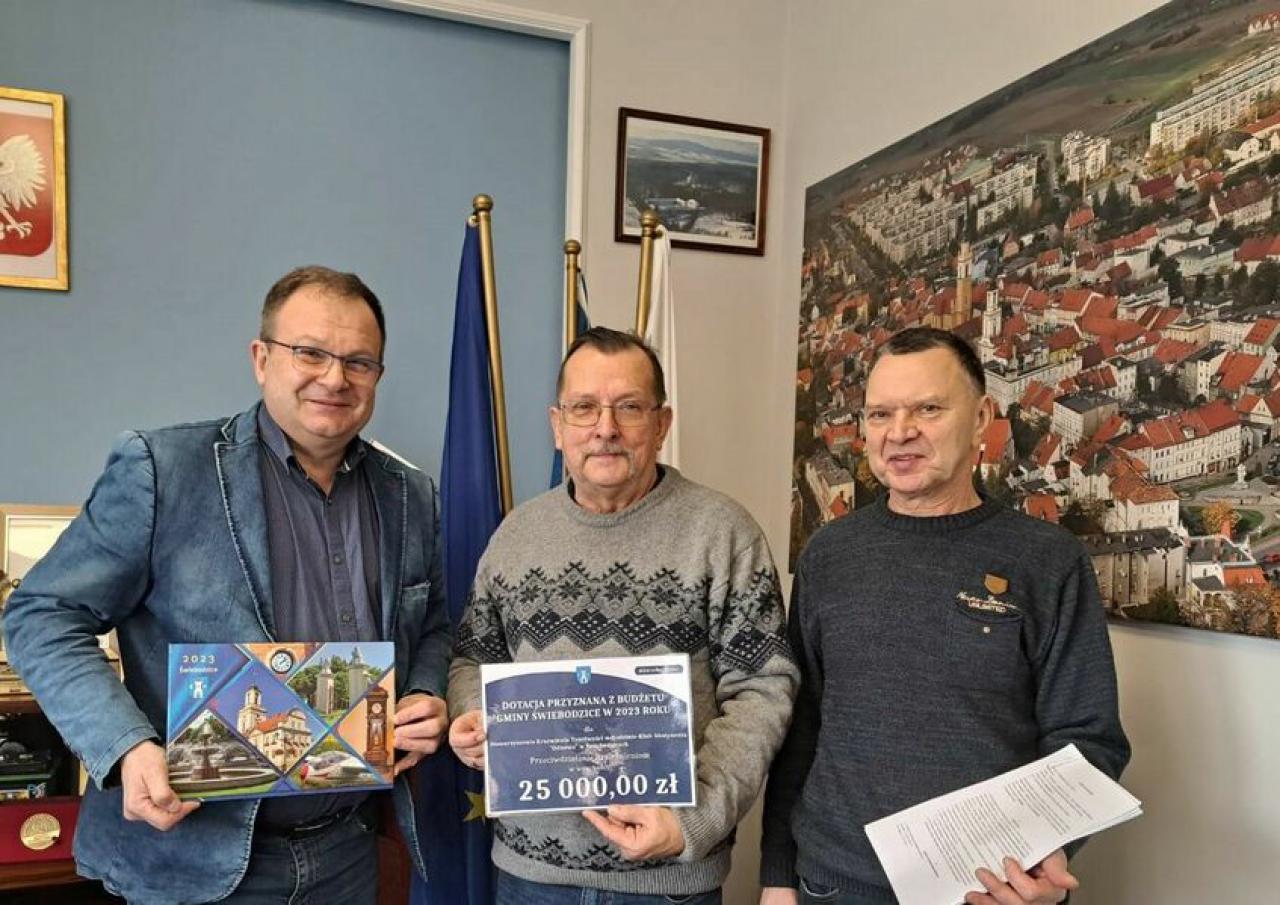 Burmistrz Świebodzic przyznał środki na prowadzenie Klubu Abstynenta Odnowa
