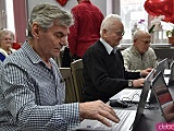 Seniorzy z gminy Strzegom otrzymali 12 nowych laptopów [Foto, Wideo]