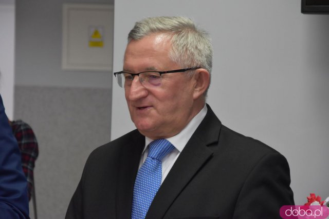 Seniorzy z gminy Strzegom otrzymali 12 nowych laptopów [Foto, Wideo]