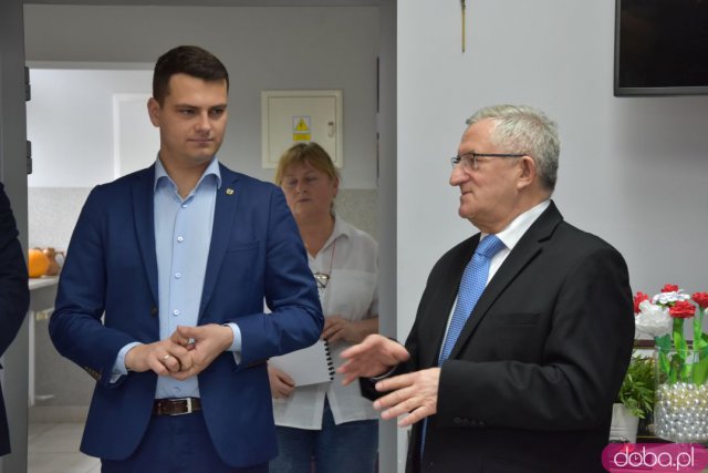 Seniorzy z gminy Strzegom otrzymali 12 nowych laptopów [Foto, Wideo]