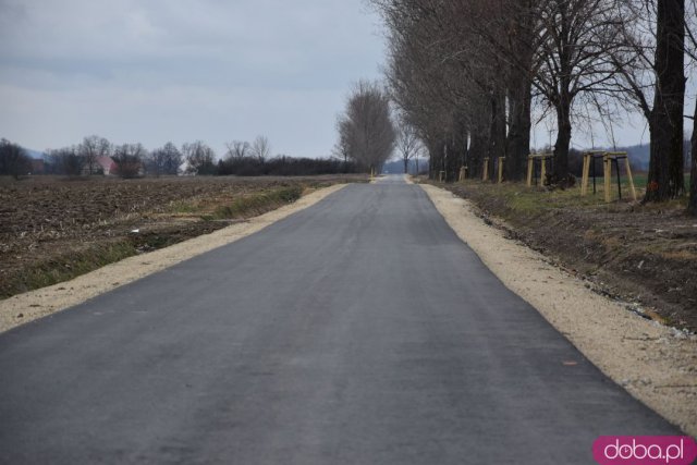 Zobacz, jak wygląda nowa droga między Tomkowicami a Godzieszówkiem. To nie jedyna inwestycja drogowa w gminie Strzegom w ostatnim czasie [Foto, Wideo]
