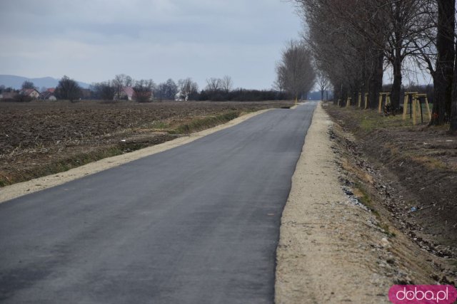 Zobacz, jak wygląda nowa droga między Tomkowicami a Godzieszówkiem. To nie jedyna inwestycja drogowa w gminie Strzegom w ostatnim czasie [Foto, Wideo]