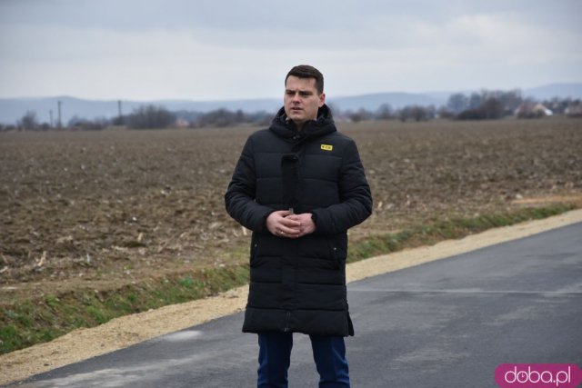 Zobacz, jak wygląda nowa droga między Tomkowicami a Godzieszówkiem. To nie jedyna inwestycja drogowa w gminie Strzegom w ostatnim czasie [Foto, Wideo]