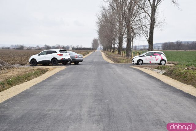 Zobacz, jak wygląda nowa droga między Tomkowicami a Godzieszówkiem. To nie jedyna inwestycja drogowa w gminie Strzegom w ostatnim czasie [Foto, Wideo]
