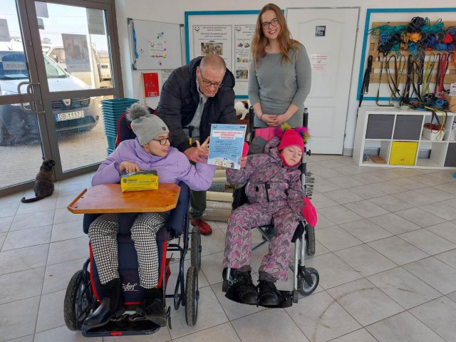 [FOTO] Pełnosprawni w pomaganiu. Społeczność OREW wsparła świdnickie schronisko