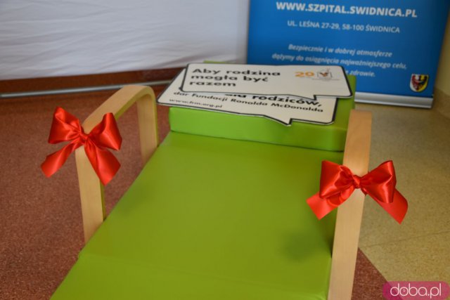 Fundacja Ronalda McDonalda przekazała siedem łóżek dla Latawca. Posłużą rodzicom przebywającym z dziećmi w placówce [Foto]