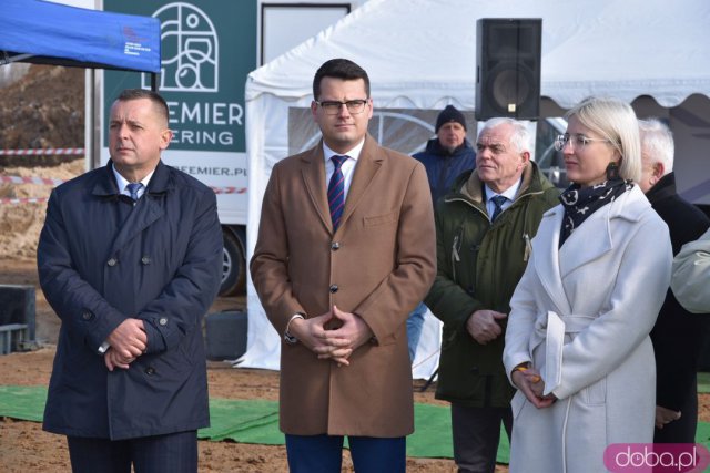 Łopata wbita! Rusza budowa nowej hali przemysłowo-magazynowej w Jaworzynie Śląskiej [Foto]