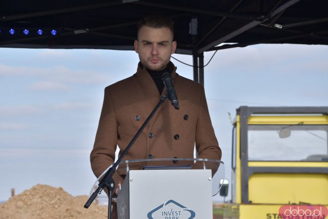 Łopata wbita! Rusza budowa nowej hali przemysłowo-magazynowej w Jaworzynie Śląskiej [Foto]