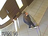 15-latka skopała drzwi w dworcowej poczekalni 