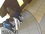 15-latka skopała drzwi w dworcowej poczekalni 