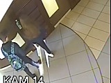 15-latka skopała drzwi w dworcowej poczekalni 
