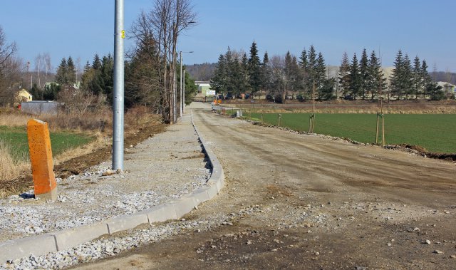 Trwają inwestycje w gminie Dobromierz: Przebudowa mostu i drogi w Gniewkowie oraz budowa sieci kanalizacyjnej do WSSE w Dobromierzu [Foto]