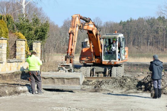 Rozpoczęła się przebudowa dróg w Żarowie. Cała inwestycja kosztuje prawie 3,5 mln złotych [Foto]