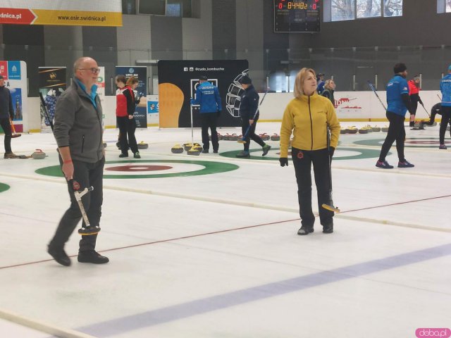 [FOTO] Kolejny dzień zmagań w curlingu