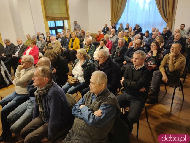 Spotkanie z politykami opozycji w Świebodzicach. Czego domagali się mieszkańcy? [Foto, Wideo]