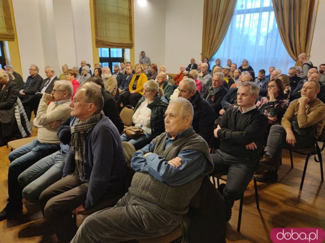 Spotkanie z politykami opozycji w Świebodzicach. Czego domagali się mieszkańcy? [Foto, Wideo]