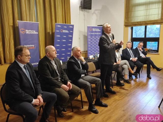 Spotkanie z politykami opozycji w Świebodzicach. Czego domagali się mieszkańcy? [Foto, Wideo]