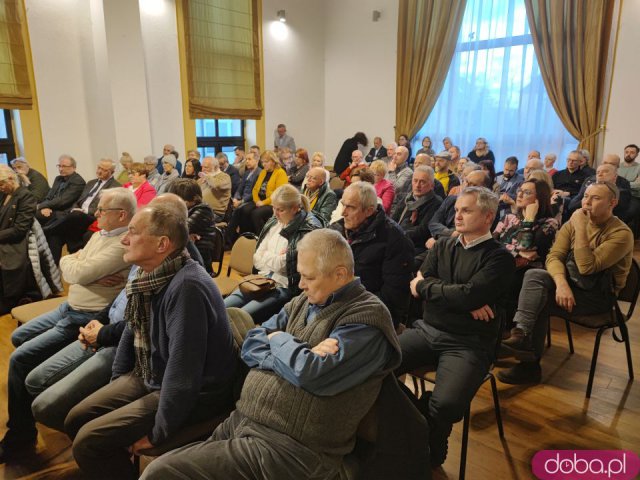 Spotkanie z politykami opozycji w Świebodzicach. Czego domagali się mieszkańcy? [Foto, Wideo]